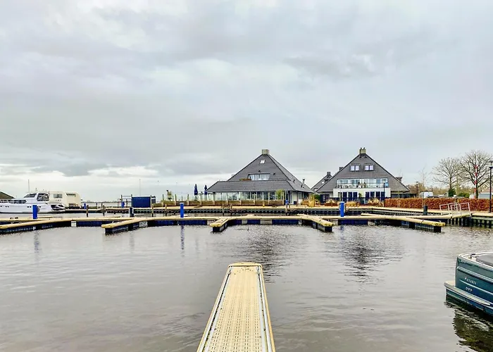 Houseboat Blue Sneekermeer