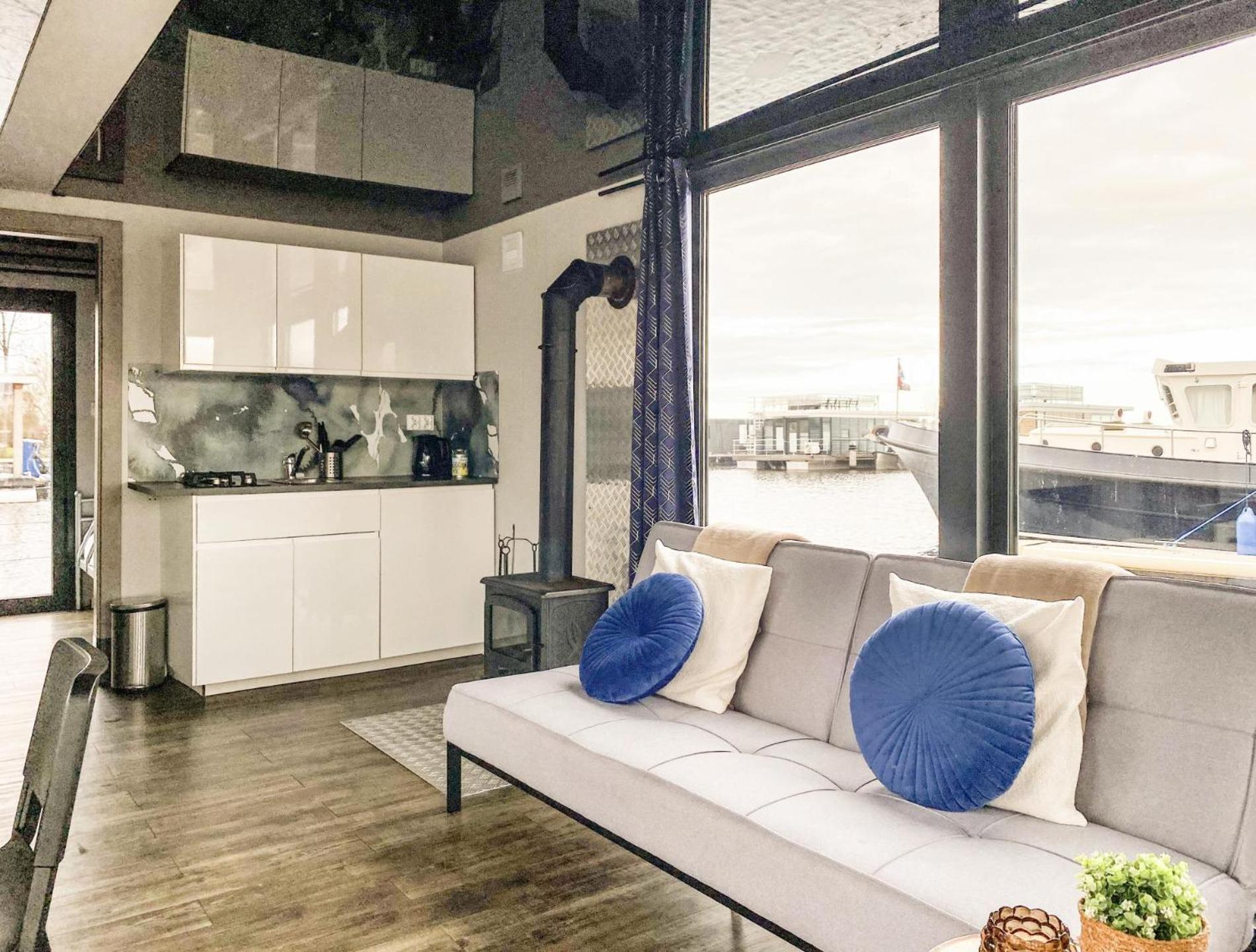 Houseboat Blue Sneekermeer *