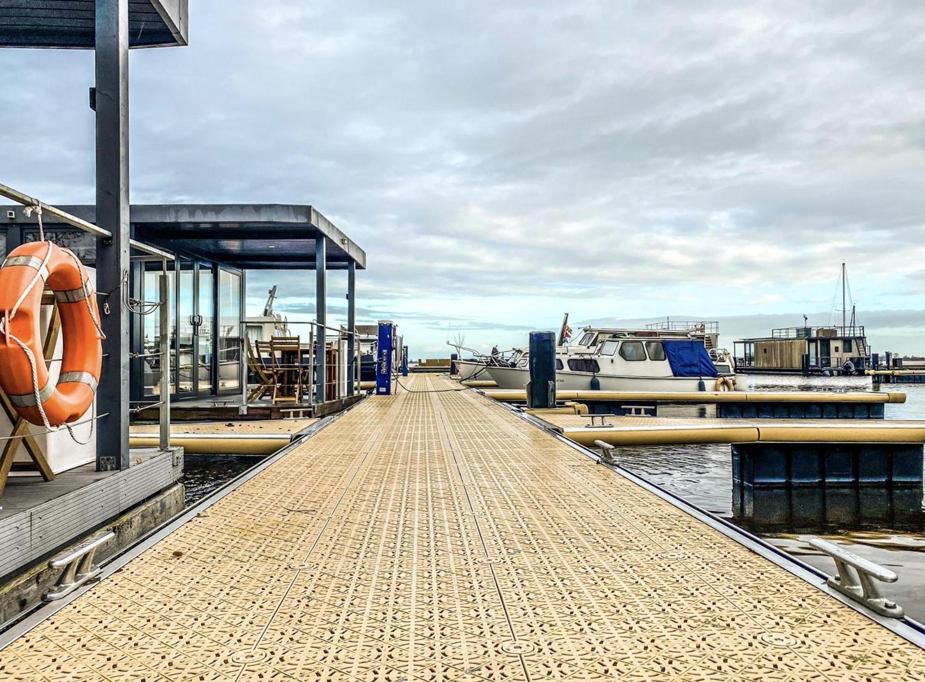 Houseboat Blue Sneekermeer Apartment *