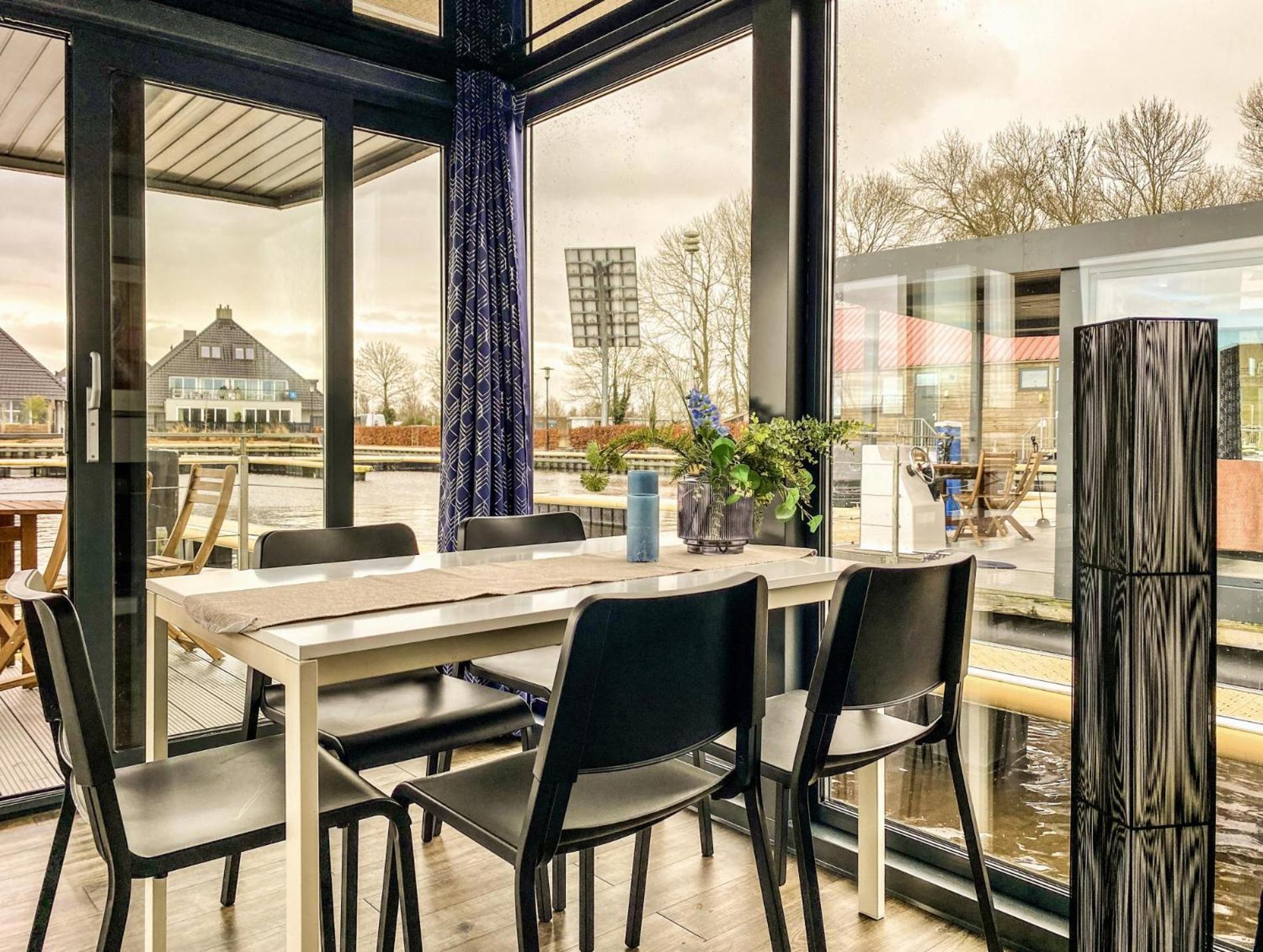 Apartment Houseboat Blue Sneekermeer Offingawier