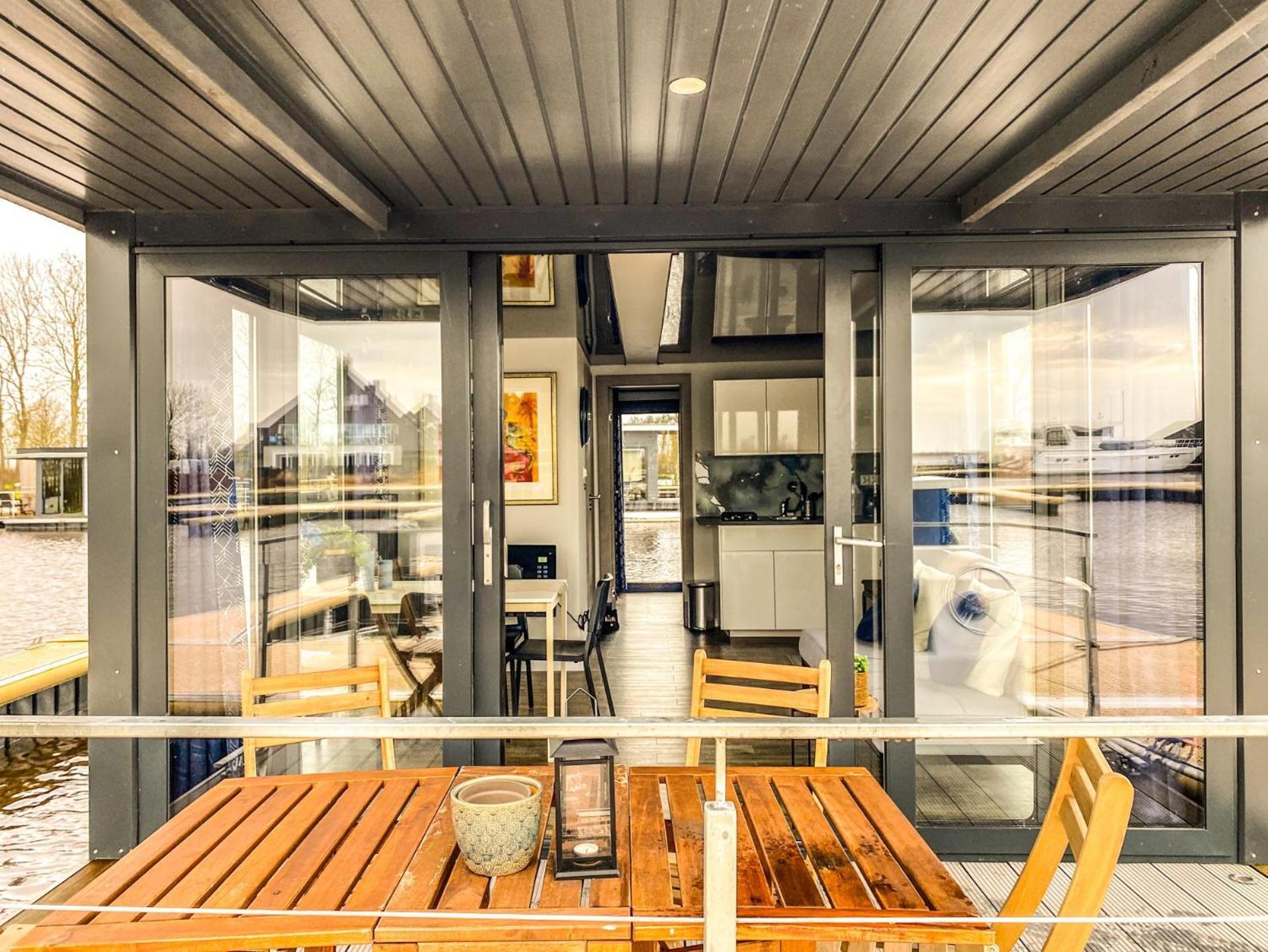 Houseboat Blue Sneekermeer Apartment *