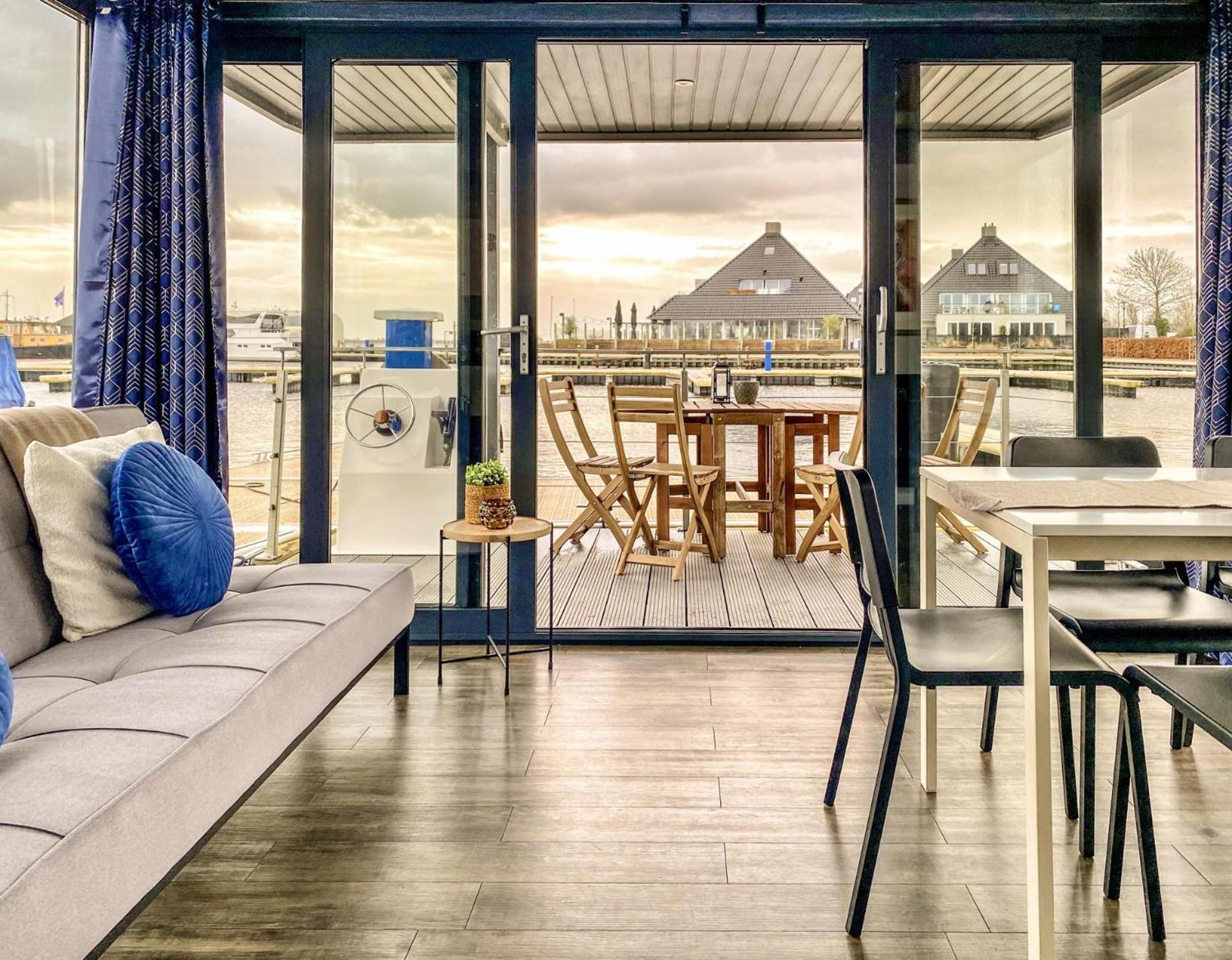 Houseboat Blue Sneekermeer